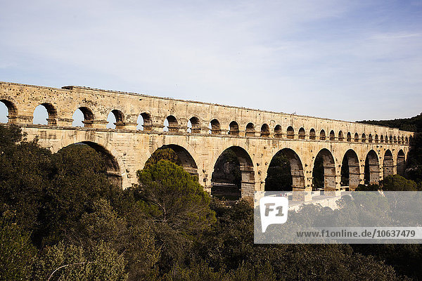 Blick auf den Pont du Gard gegen den Himmel