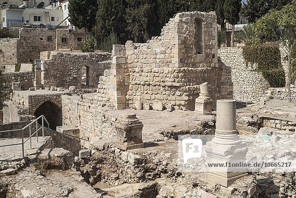 Basilika auf antiker Zisterne Bethesda  archäologisches Freilichtmuseum  Altstadt  Jerusalem  Israel  Asien