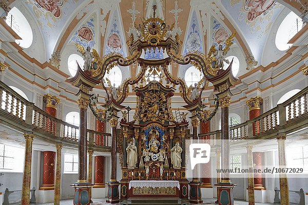 Altarraum mit Hochaltar  Bruderschaftskirche St. Johann  Rot an der Rot  Oberschwaben  Schwaben  Baden-Württemberg  Deutschland  Europa