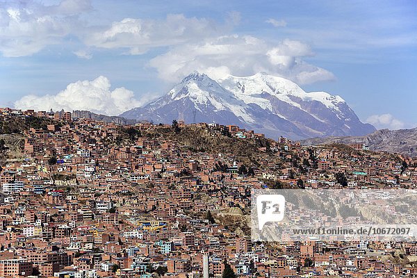 Armensiedlungen  dahinter Berg Illimani  La Paz  Bolivien  Südamerika