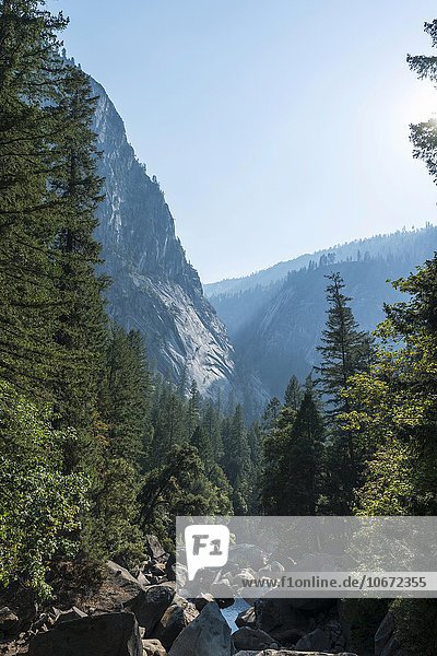 Flussbett des Merced River  Mist Trail  Yosemite-Nationalpark  Kalifornien  USA  Nordamerika