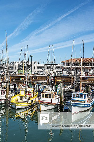 Fischkutter im Hafen  Fisherman's Wharf  San Francisco  Kalifornien  USA  Nordamerika