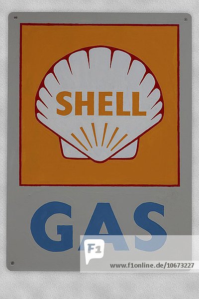 Altes Shell Schild an einer Wand