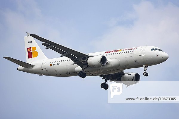 Passagierflugzeug von Iberia Express  spanische Fluggesellschaft  im Flug