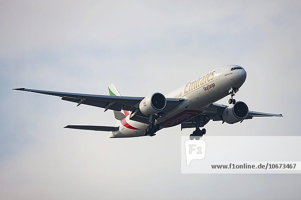 Frachtmaschine von Emirates Sky Cargo  im Flug
