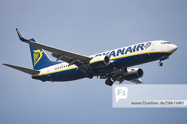Verkehrsflugzeug von Ryanair  im Flug