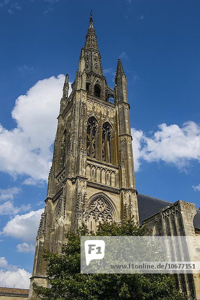 Turm der gotischen Kirche Eglise Saint-Jean Baptiste  Libourne  Département Gironde  Frankreich  Europa