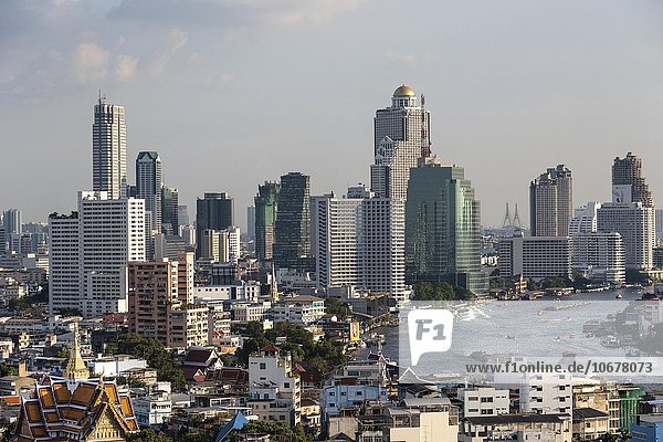 Skyline  Stadtansicht  Hochhäuser von Finanzviertel Bang Rak  Silom District  Chao Phraya Fluss  Panorama-Blick vom Grand China Hotel  Chinatown  Bangkok  Thailand  Asien