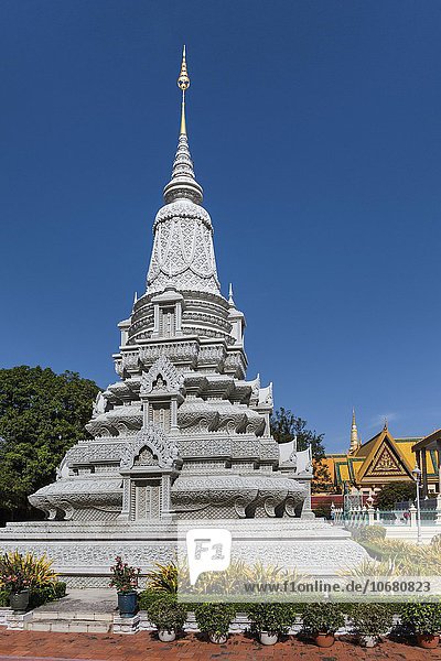 Stupa von König Norodom Suramarit vor der Silberpagode im Königspalast-Bezirk  Phnom Penh  Kambodscha  Asien