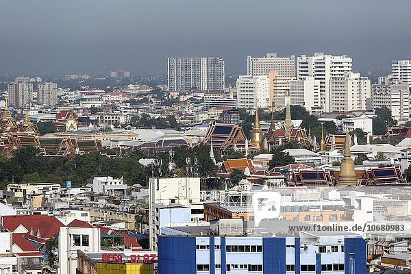 Stadtansicht nach Westen mit Wat Phra Kaeo und Königspalast  Hochhäuser  Panorama-Blick vom Grand China Hotel  Chinatown  Bangkok  Thailand  Asien