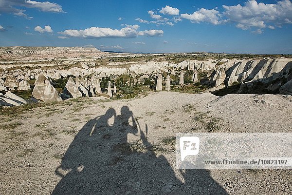 Selfie Schatten von Touristen auf Moped in der Landschaft  Kappadokien  Anatolien  Türkei