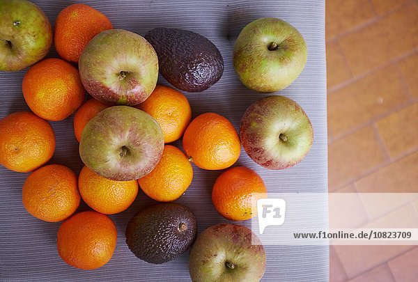 Auswahl der Früchte auf dem Tisch  Draufsicht