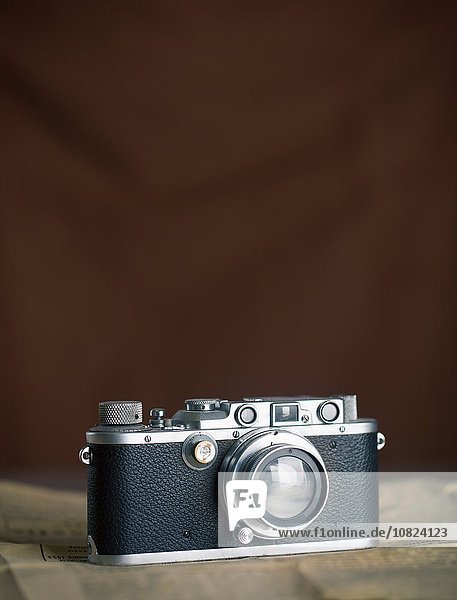 Vintage-Kamera  brauner Hintergrund