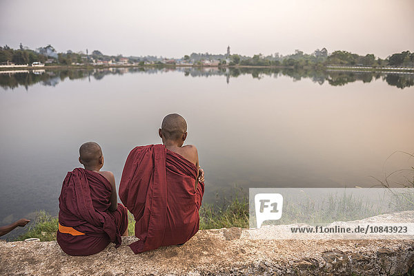 Buddhist Monks at Kandawgyi Lake at sunset  Pyin Oo Lwin (Pyin U Lwin)  Mandalay Region  Myanmar (Burma)  Asia