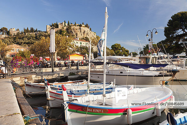 Fishing boats at the harbour  castle in the background  Cassis  Provence  Provence-Alpes-Cote d'Azur  Southern France  France  Mediterranean  Europe