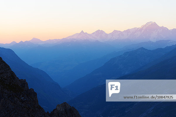Mont Blanc  4810m  bei Sonnenuntergang  Haute Savoie  Rhone-Alpen  Frankreich  Europa