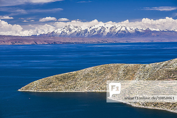 Gebirgskette Cordillera Real  Teil des Andengebirges  von der Isla del Sol (Sonneninsel) aus gesehen  Titicacasee  Bolivien  Südamerika