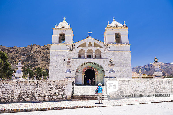 Iglesia de Santa Ana de Maca  eine Kirche in Maca  Colca Canyon  Peru  Südamerika