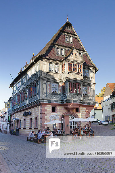 Wirtshaus in einem Fachwerkhaus  Altstadt von Miltenberg  Franken  Bayern  Deutschland  Europa