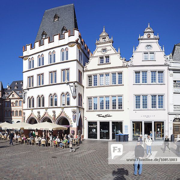 Hauptmarkt mit Steipe-Gebäude  Trier  Moseltal  Rheinland-Pfalz  Deutschland  Europa