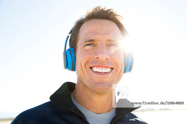 Porträt eines Mannes beim Training  Kopfhörer hören  El Mirage  Kalifornien  USA