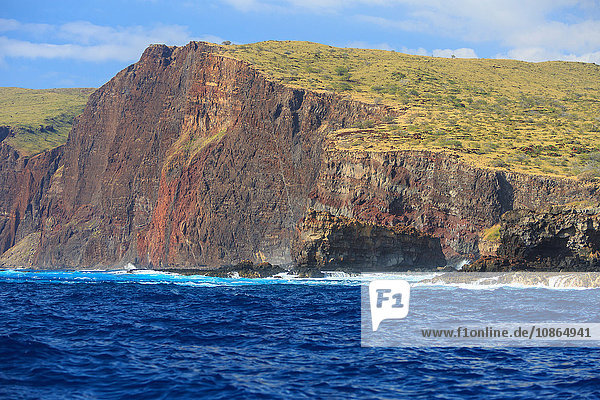 Schroffe Klippen und Küstenlinie an der Südküste von Lanai  Hawaii  USA
