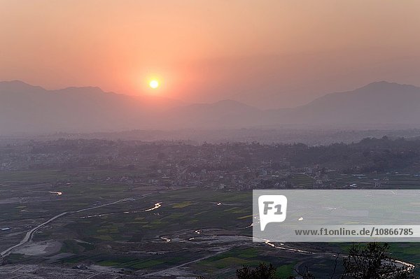 Luftaufnahme des Sonnenuntergangs über Kathmandu