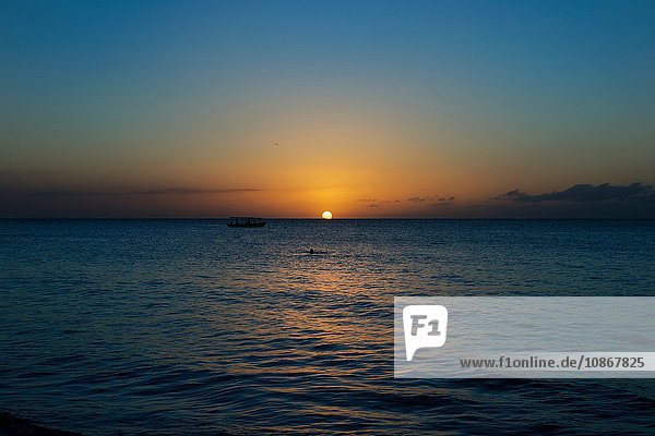 Sonnenuntergang am Seven Mile Beach Negril Jamaika
