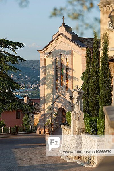 Kirche Santa Donato di Montefrondoso im Dorf Solomeo Umbrien Italien