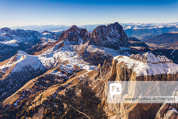Berglandschaft  Dolomiten  Italien vom Hubschrauber aus aufgenommen