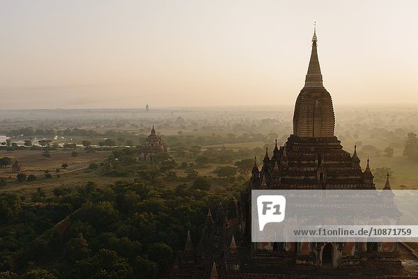 Tempel bei Sonnenaufgang Bagan Birma