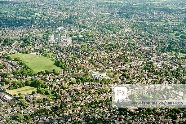 Luftaufnahme eines vorstädtischen Wohnhauses   England  UK