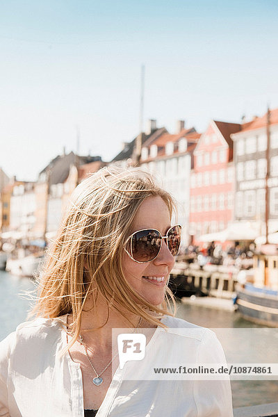 Frau auf Bootstour  Kopenhagen  Dänemark