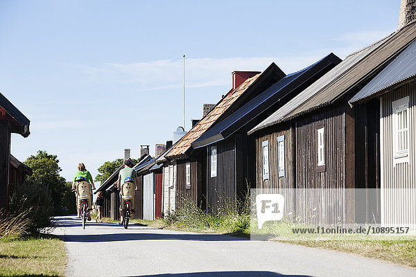 Schweden  Gotland  Gnisvard  Familienfahrräder an sonnigen Tagen