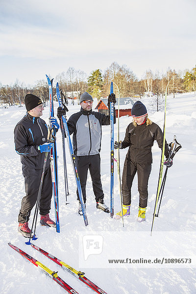 Schweden Skifahrer im Freien im Winter