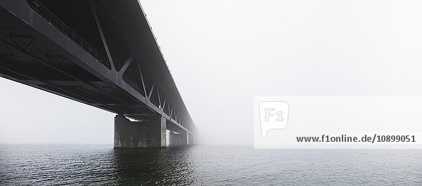 Schweden  Skane  Malmö  Öresundbrücke im Nebel