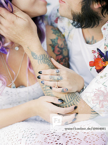 Schweden  Brautpaar bei Hippie-Hochzeit