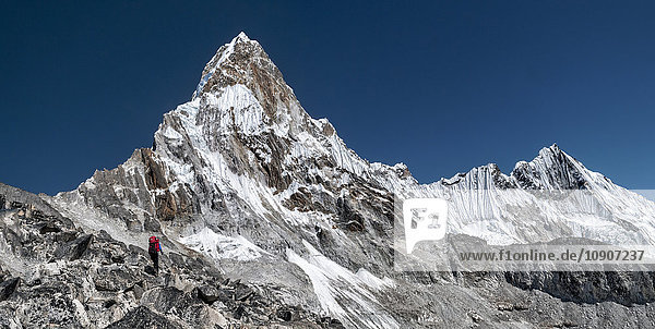 Nepal  Himalaya  Solo Khumbu  Everest region Ama Dablam  mountaineer