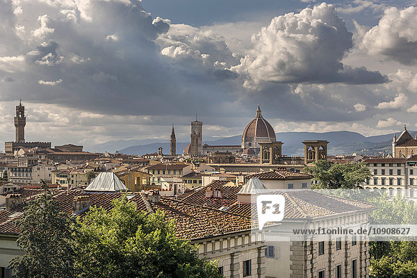 Italien  Toskana  Florenz  historische Altstadt mit Santa Maria del Fiore  Palazzo Vecchio und Badia Fiorentina