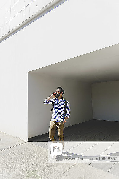 Young man with sunglasses telephoning with smartphone