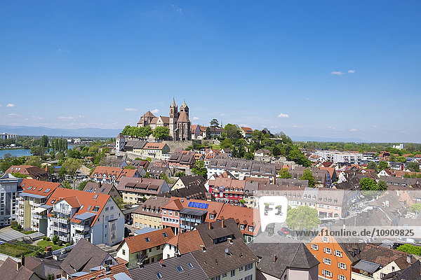 Deutschland  Baden-Württemberg  Breisach  Altstadt  Blick auf das Münster Breisach