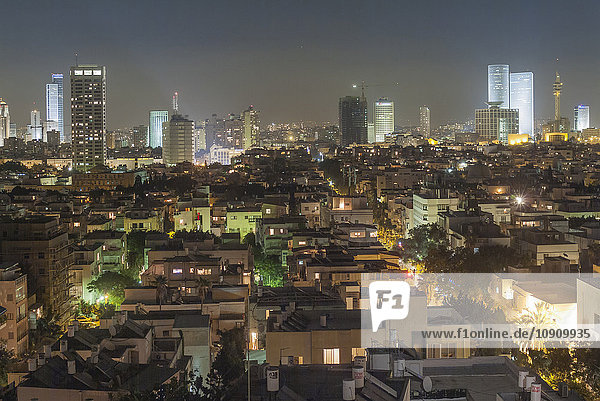 Israel  Tel Aviv  Stadtbild bei Nacht