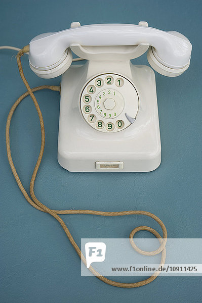 Altes weißes Bakelit-Telefon