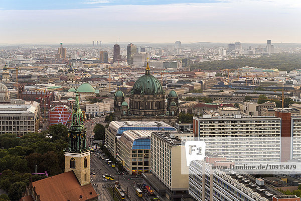 Deutschland  Berlin  Stadtansicht mit Berliner Dom