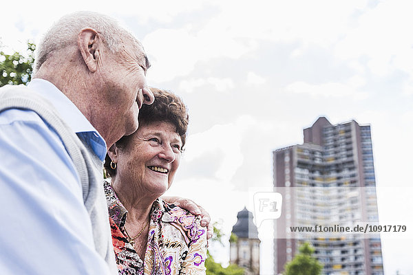 Deutschland  Mannheim  glückliches Seniorenpaar