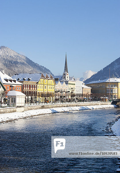Österreich  Bad Ischl  Kurstadt  Traun im Winter