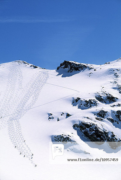 Skifahren im lockeren Schnee  Österreich.