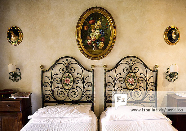 Ornamentierte Betten  Italien.