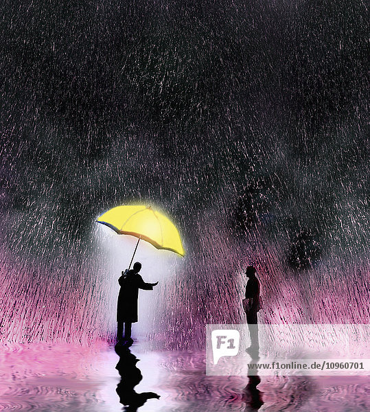 Geschäftsmann unter einem Regenschirm bietet einem Mann im strömenden Regen Schutz an