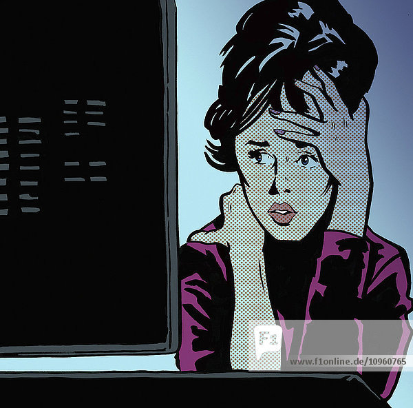 Geschockte Frau schaut auf Computermonitor